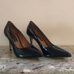 NWOT STEVEN Black Leather Pumps
